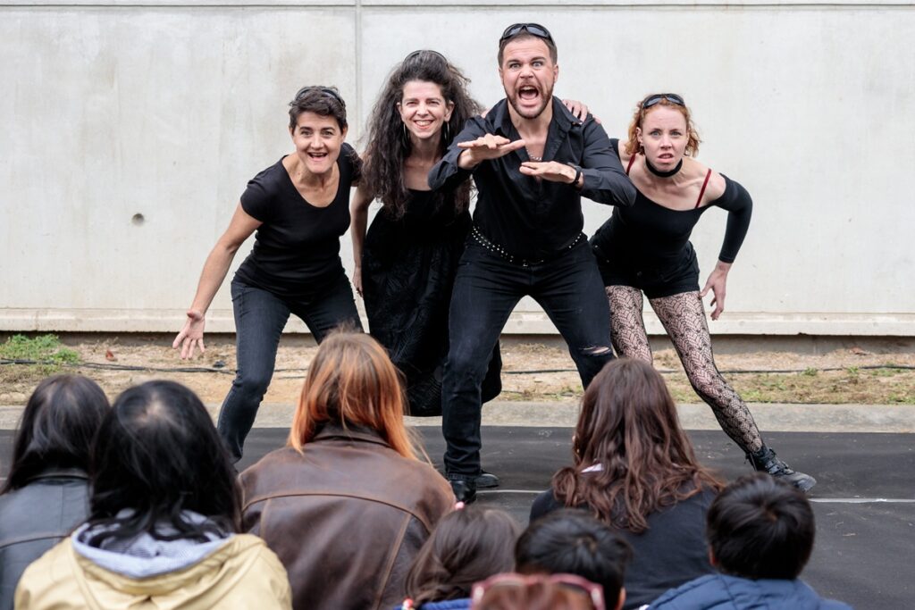 Compagnie des Corps Bruts — spectacle Les Impromptus de SIGNES à L'ŒIL
