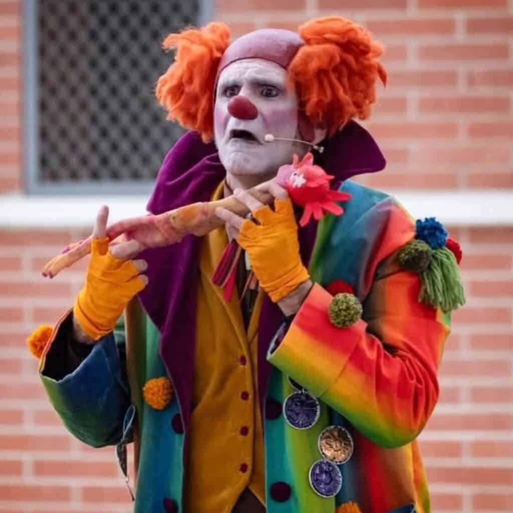 DOKUM en représentation — clown de rue, gestuel et burlesque