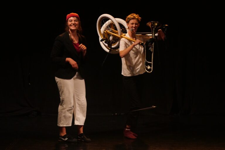 Duo Sans Guidon — duo de monocycle, arts de rue