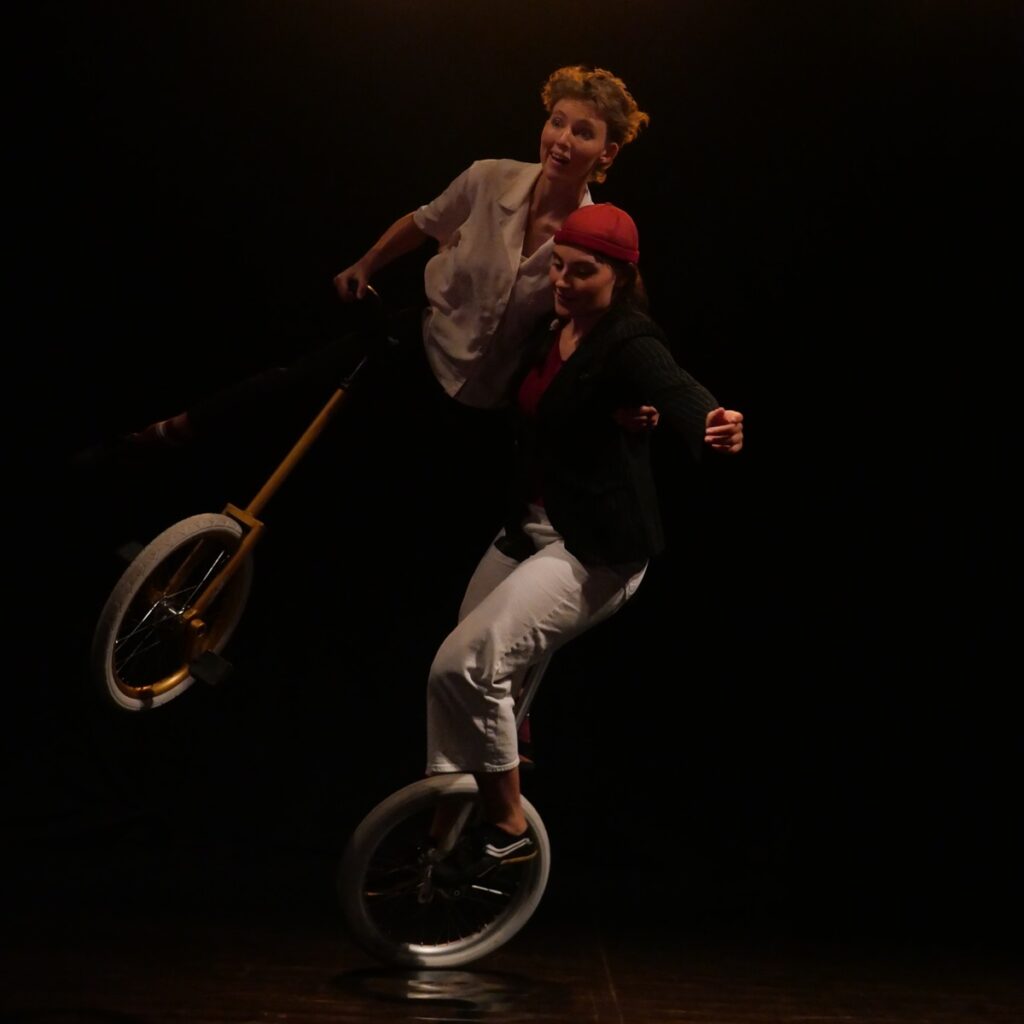 Duo Sans Guidon — portés sur monocycle en représentation