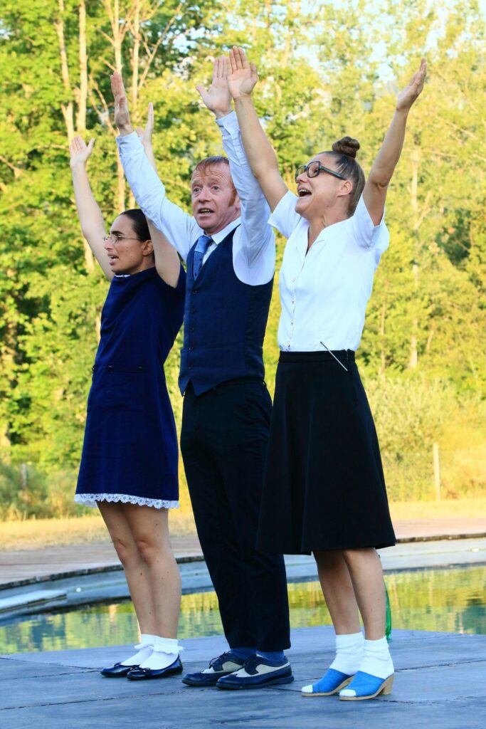 Les 3 Tess — les trois artistes en pose