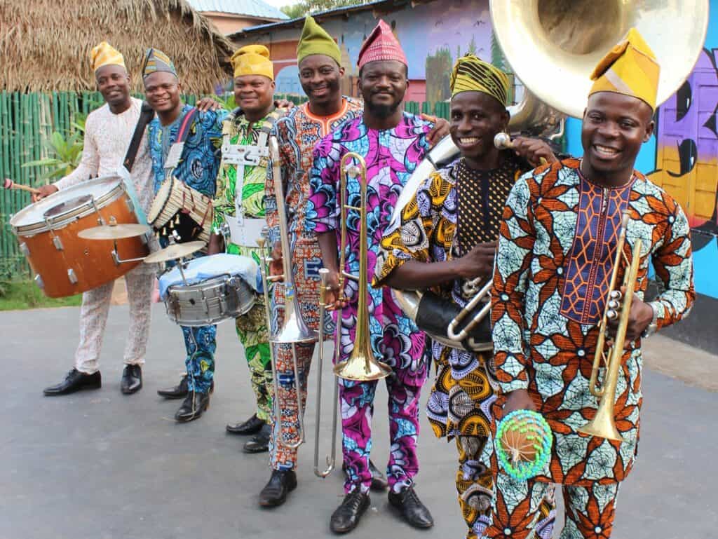 Fanfare Olaïtan — cuivres et percussions en déambulation
