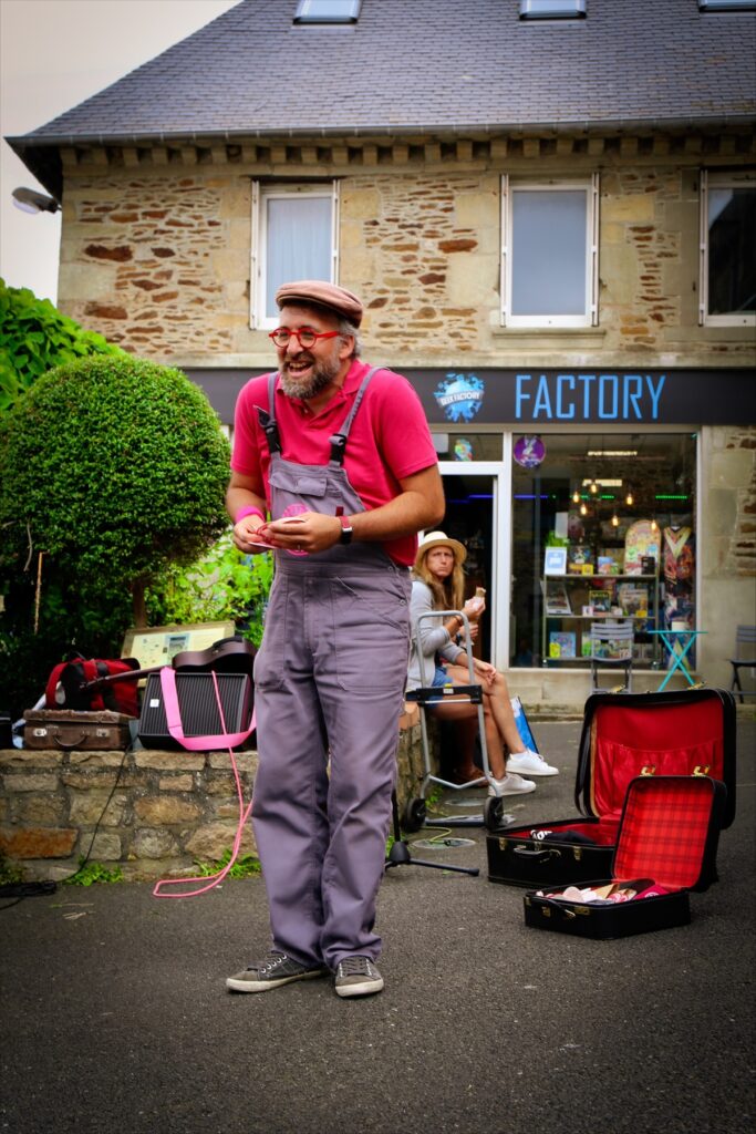 Tube Meuchine — concert hors cadre, arts de rue