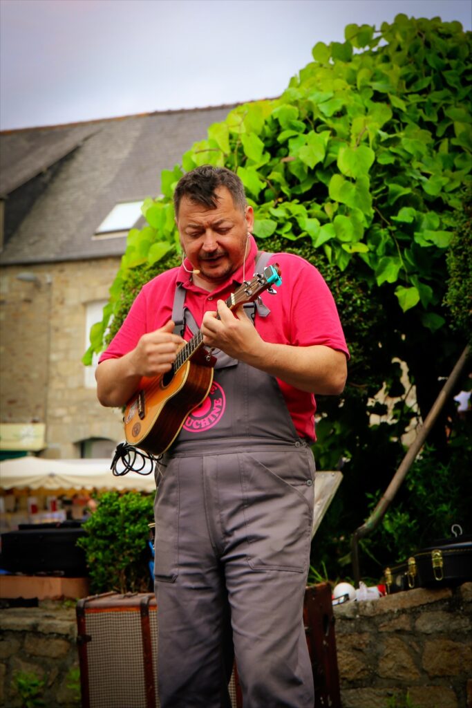 Tube Meuchine — concert de rue, interaction avec le public