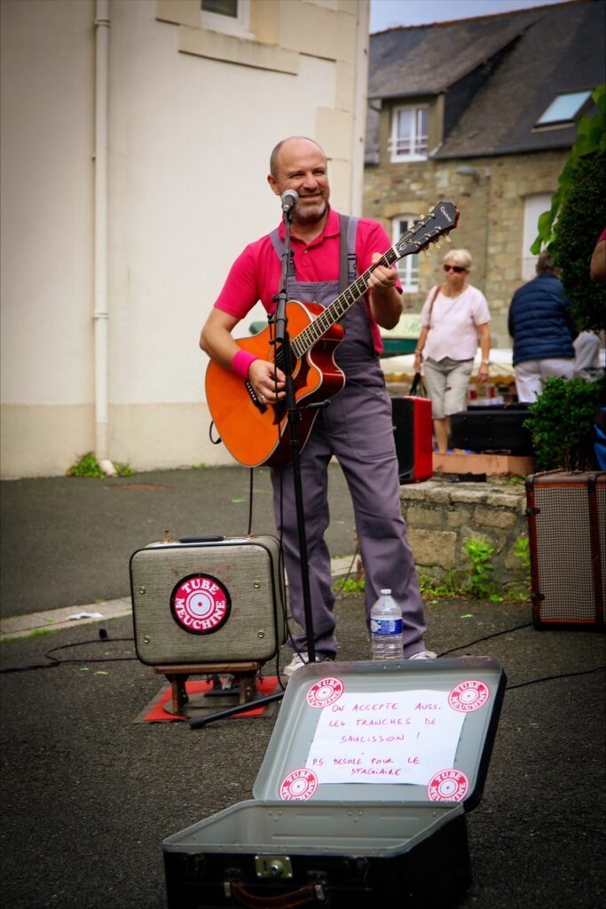 Tube Meuchine — concert hors cadre, arts de rue