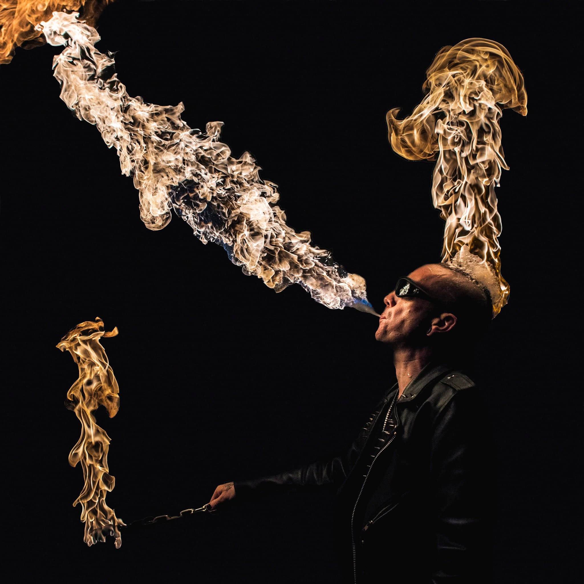Syd — torche en maillons de chaîne, cracheur de Feu